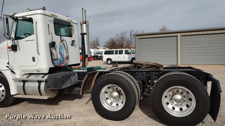 image for item LA9288 2006 International 9200i  semi truck