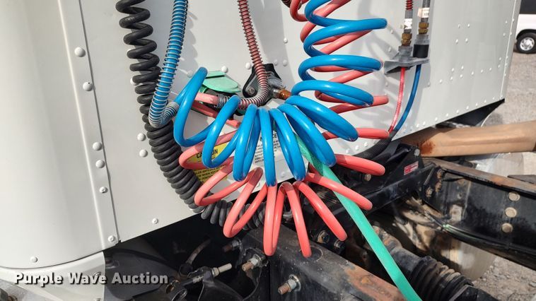 image for item LA9288 2006 International 9200i  semi truck