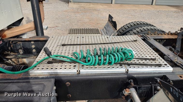 image for item LA9288 2006 International 9200i  semi truck