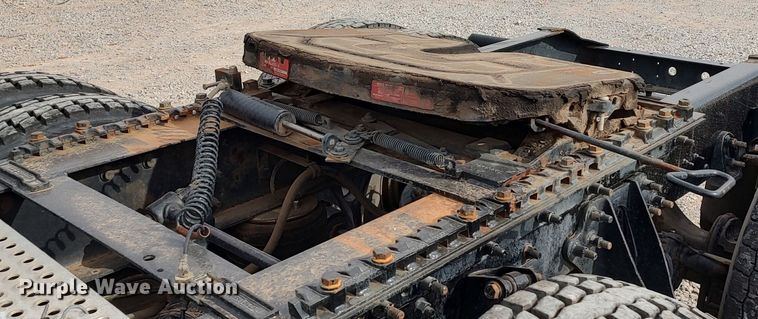 image for item LA9288 2006 International 9200i  semi truck