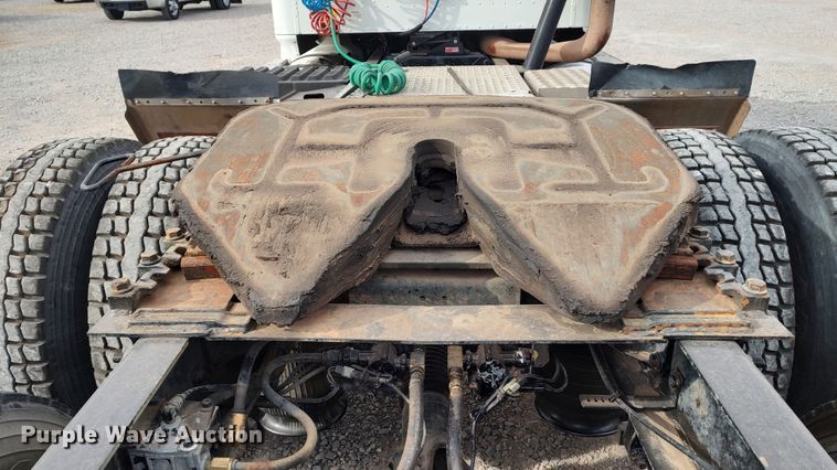 image for item LA9288 2006 International 9200i  semi truck