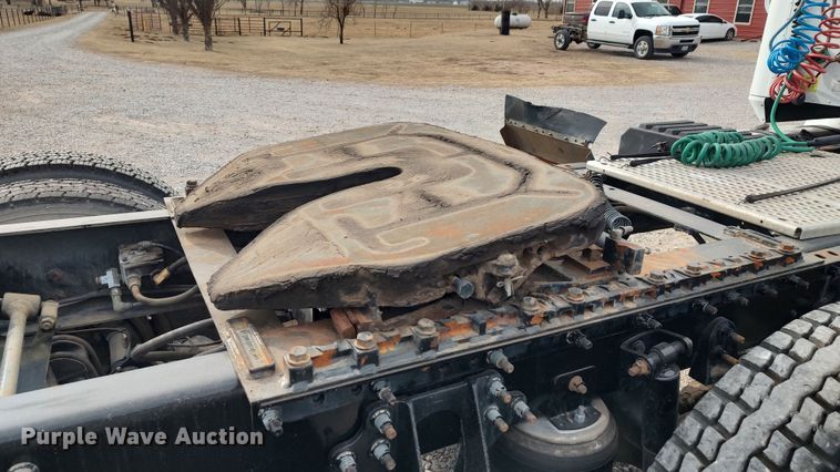 image for item LA9288 2006 International 9200i  semi truck