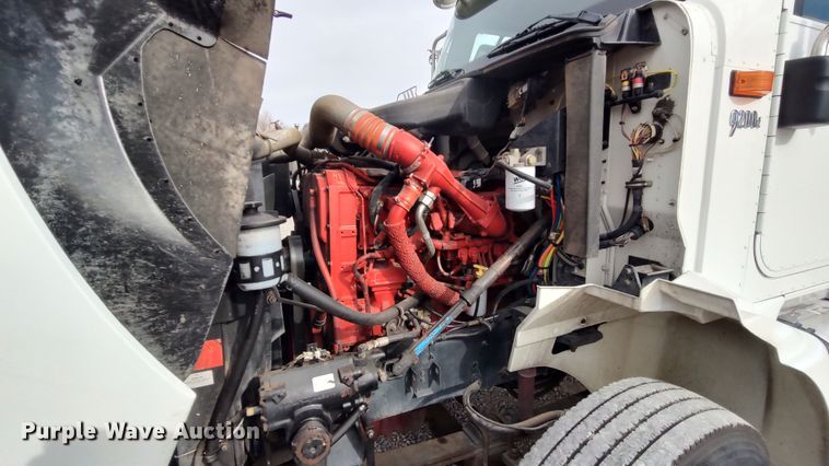 image for item LA9288 2006 International 9200i  semi truck