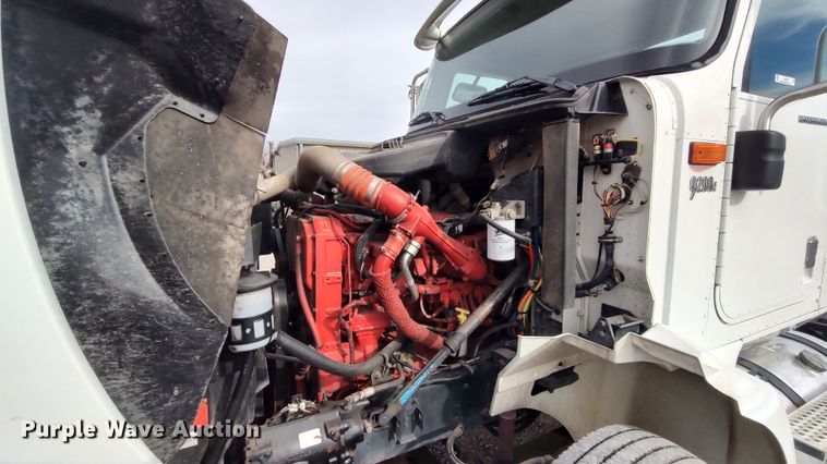 image for item LA9288 2006 International 9200i  semi truck