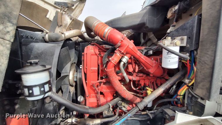 image for item LA9288 2006 International 9200i  semi truck