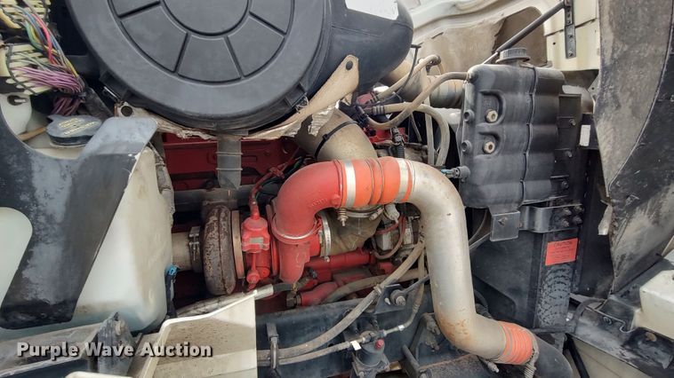 image for item LA9288 2006 International 9200i  semi truck