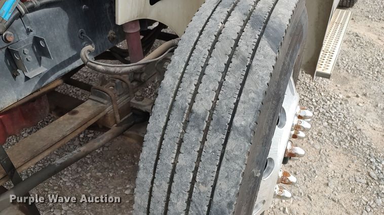 image for item LA9288 2006 International 9200i  semi truck