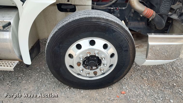 image for item LA9288 2006 International 9200i  semi truck