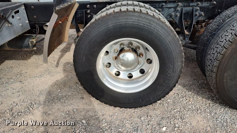 image for item LA9288 2006 International 9200i  semi truck