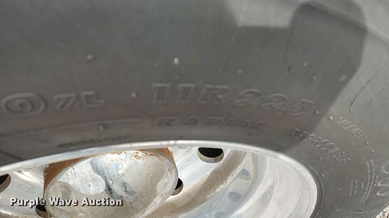 image for item LA9288 2006 International 9200i  semi truck