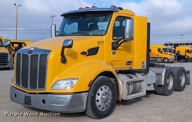 image for item LP9149 2019 Peterbilt 579 semi truck