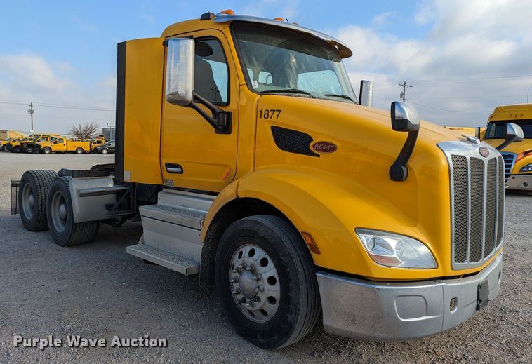 image for item LP9149 2019 Peterbilt 579 semi truck