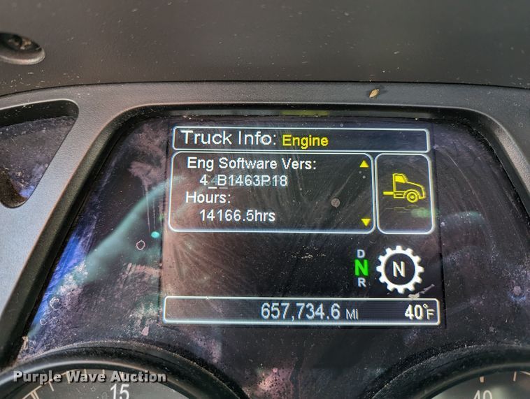 image for item LP9149 2019 Peterbilt 579 semi truck