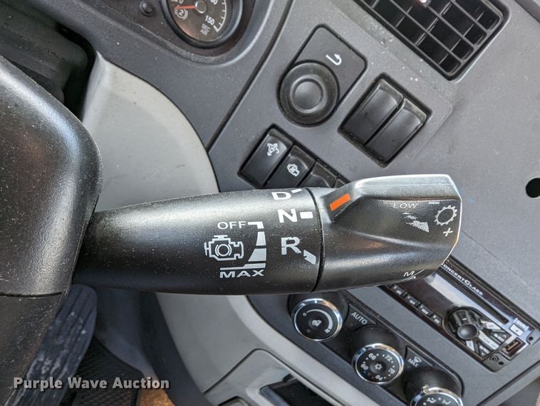 image for item LP9149 2019 Peterbilt 579 semi truck