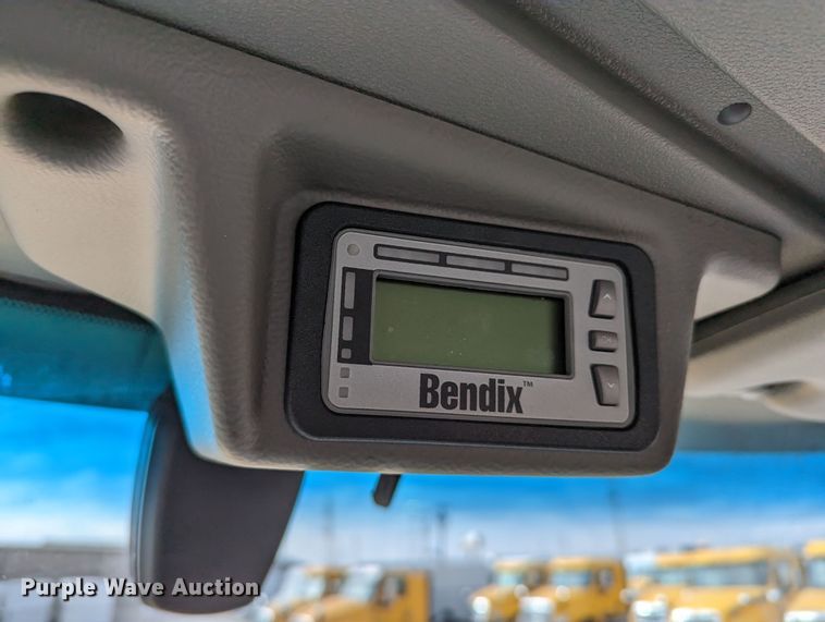 image for item LP9149 2019 Peterbilt 579 semi truck