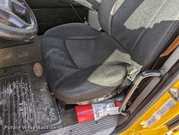 image for item LP9149 2019 Peterbilt 579 semi truck