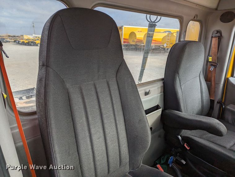 image for item LP9149 2019 Peterbilt 579 semi truck