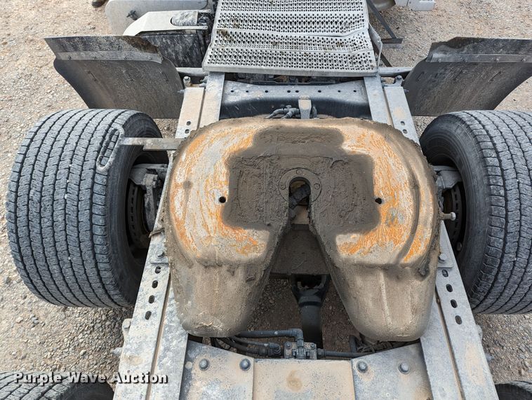 image for item LP9149 2019 Peterbilt 579 semi truck