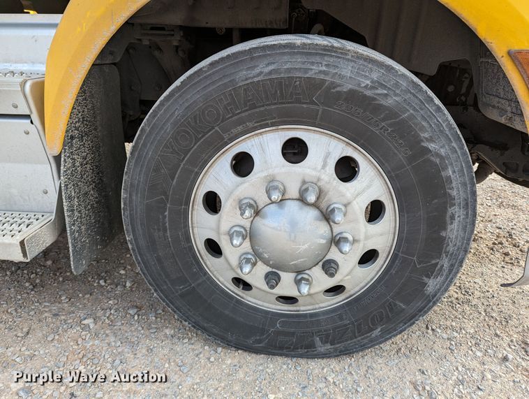 image for item LP9149 2019 Peterbilt 579 semi truck