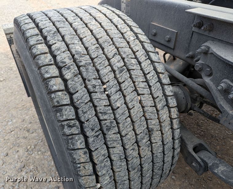 image for item LP9149 2019 Peterbilt 579 semi truck