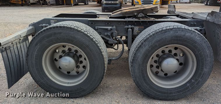 image for item LP9149 2019 Peterbilt 579 semi truck