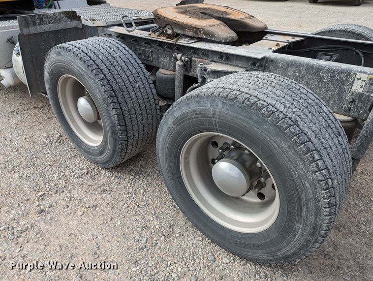 image for item LP9149 2019 Peterbilt 579 semi truck