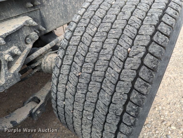 image for item LP9149 2019 Peterbilt 579 semi truck