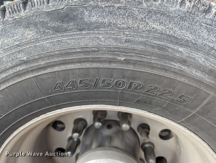 image for item LP9149 2019 Peterbilt 579 semi truck