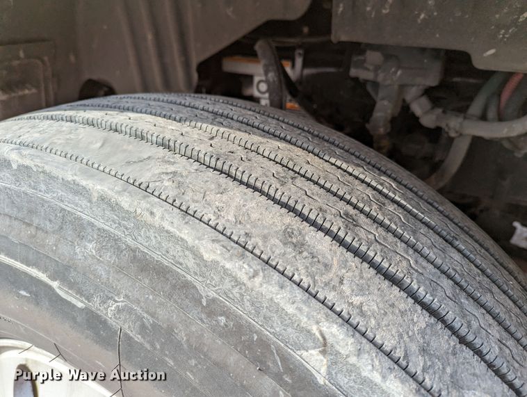 image for item LP9149 2019 Peterbilt 579 semi truck