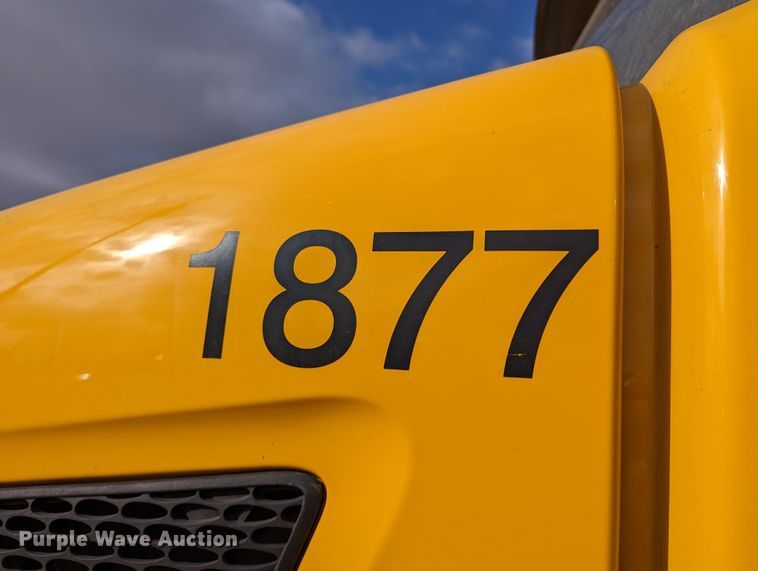 image for item LP9149 2019 Peterbilt 579 semi truck