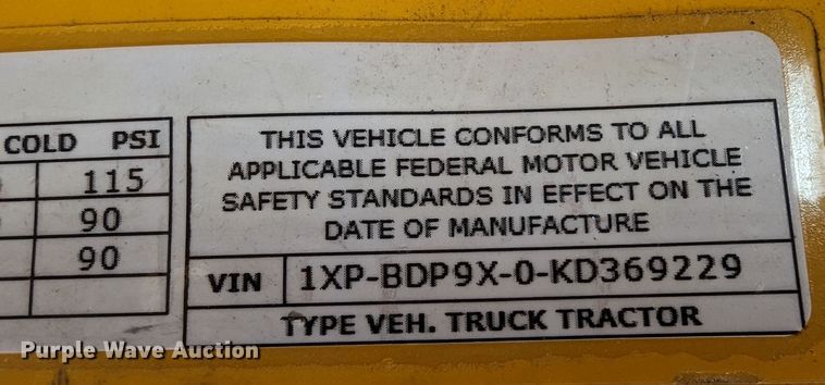 image for item LP9149 2019 Peterbilt 579 semi truck