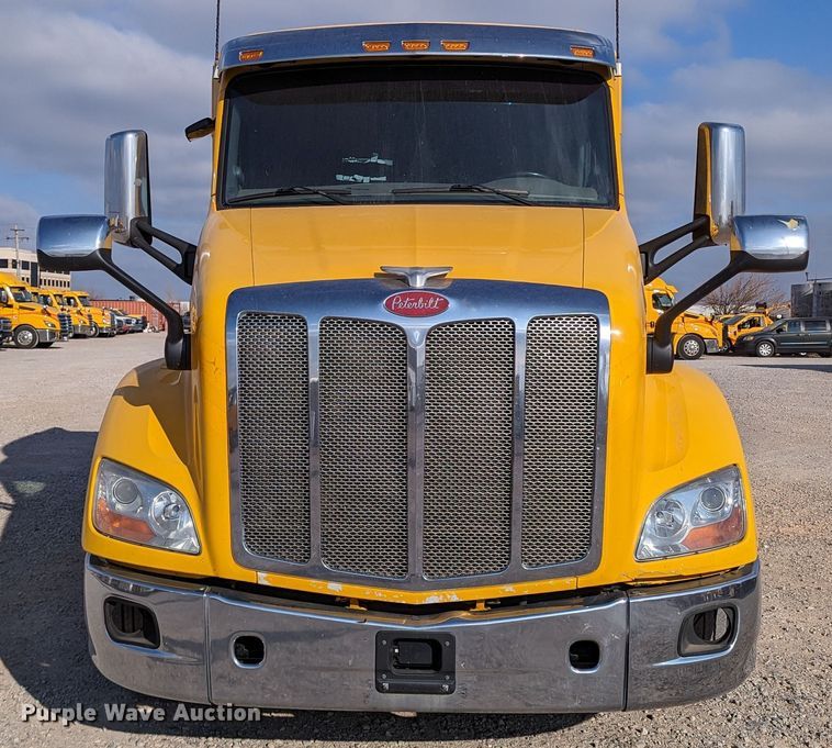 image for item LP9150 2017 Peterbilt 579 semi truck