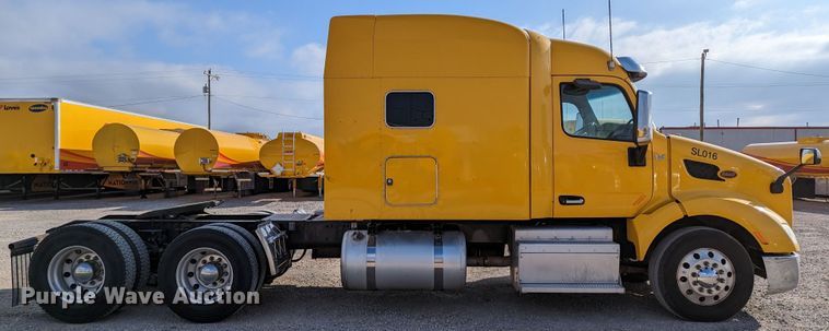 image for item LP9150 2017 Peterbilt 579 semi truck