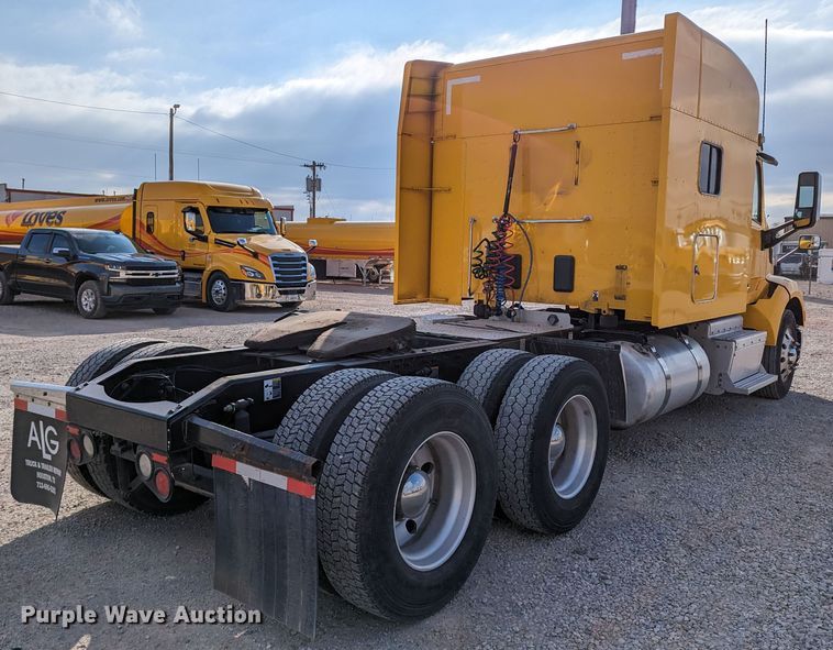 image for item LP9150 2017 Peterbilt 579 semi truck