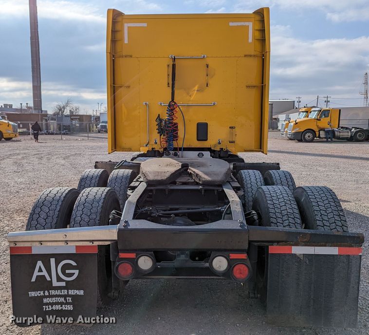 image for item LP9150 2017 Peterbilt 579 semi truck