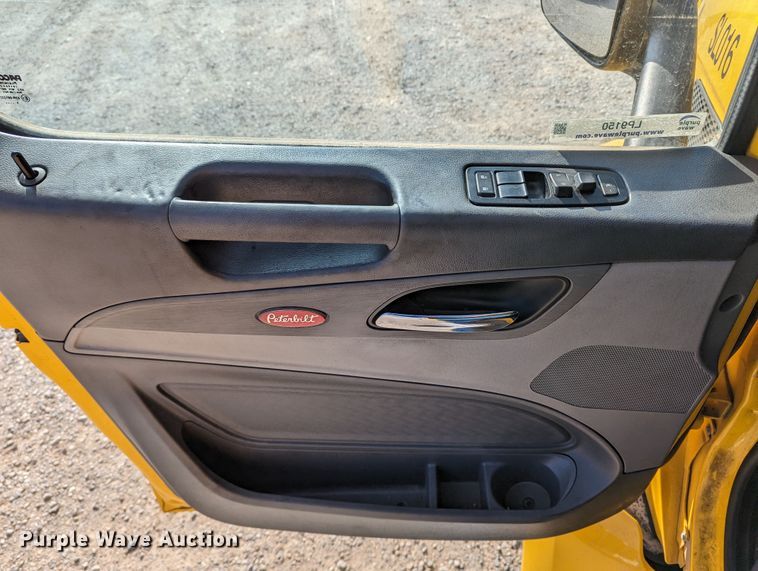 image for item LP9150 2017 Peterbilt 579 semi truck