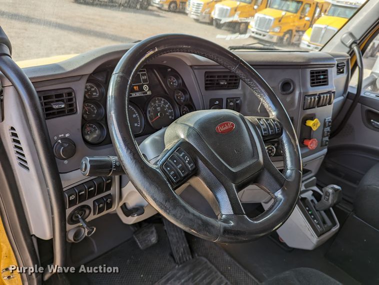 image for item LP9150 2017 Peterbilt 579 semi truck
