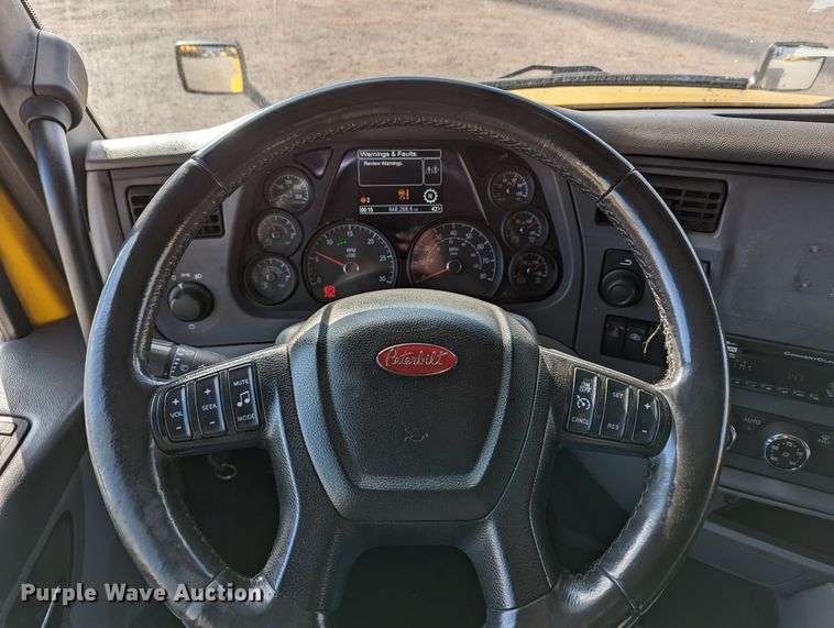 image for item LP9150 2017 Peterbilt 579 semi truck