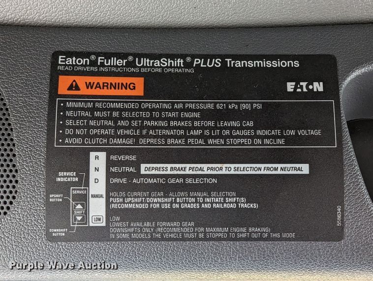 image for item LP9150 2017 Peterbilt 579 semi truck