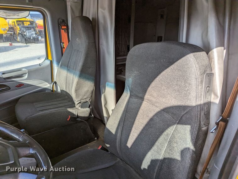 image for item LP9150 2017 Peterbilt 579 semi truck