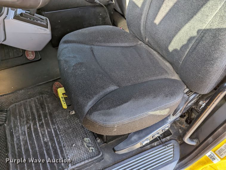 image for item LP9150 2017 Peterbilt 579 semi truck