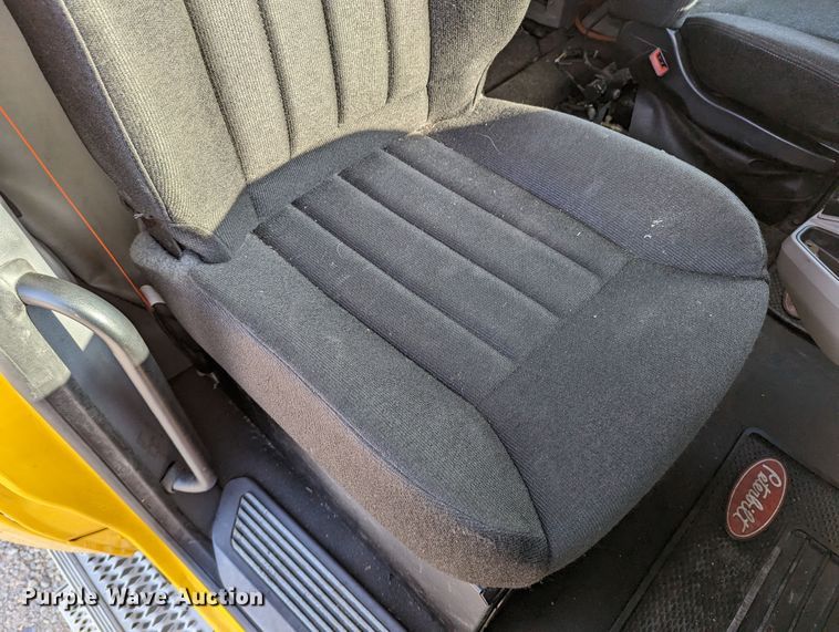 image for item LP9150 2017 Peterbilt 579 semi truck