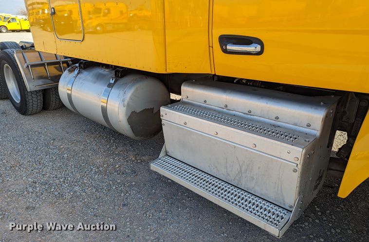 image for item LP9150 2017 Peterbilt 579 semi truck