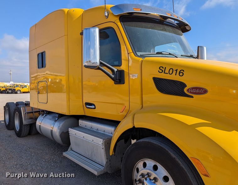image for item LP9150 2017 Peterbilt 579 semi truck