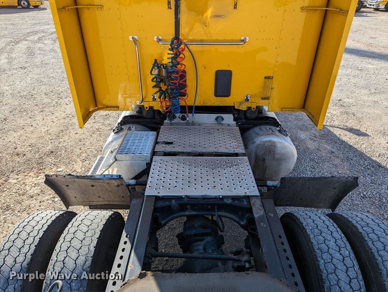 image for item LP9150 2017 Peterbilt 579 semi truck