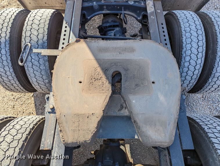 image for item LP9150 2017 Peterbilt 579 semi truck