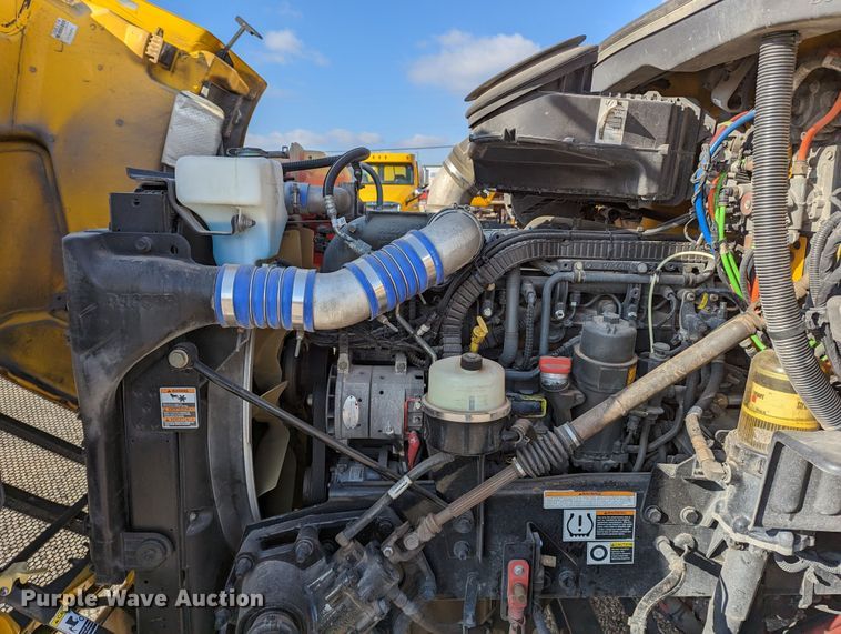 image for item LP9150 2017 Peterbilt 579 semi truck