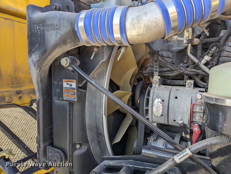 image for item LP9150 2017 Peterbilt 579 semi truck