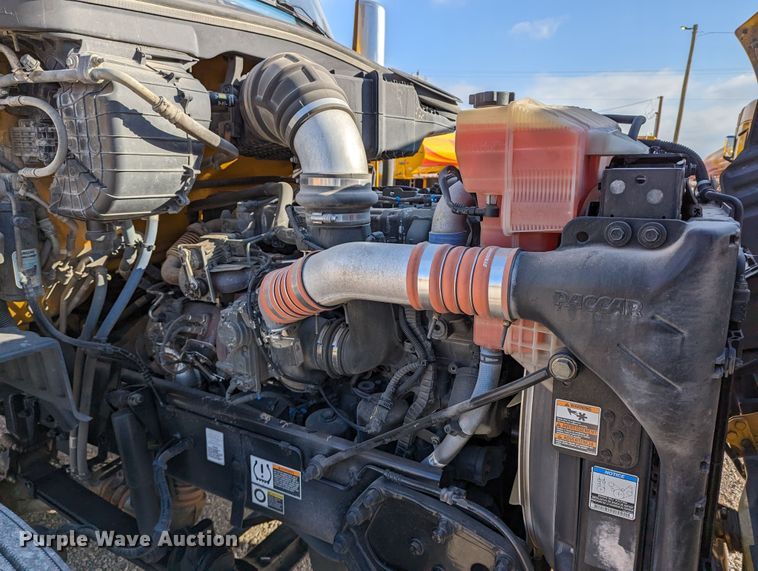 image for item LP9150 2017 Peterbilt 579 semi truck