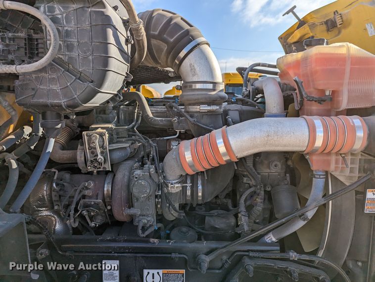 image for item LP9150 2017 Peterbilt 579 semi truck